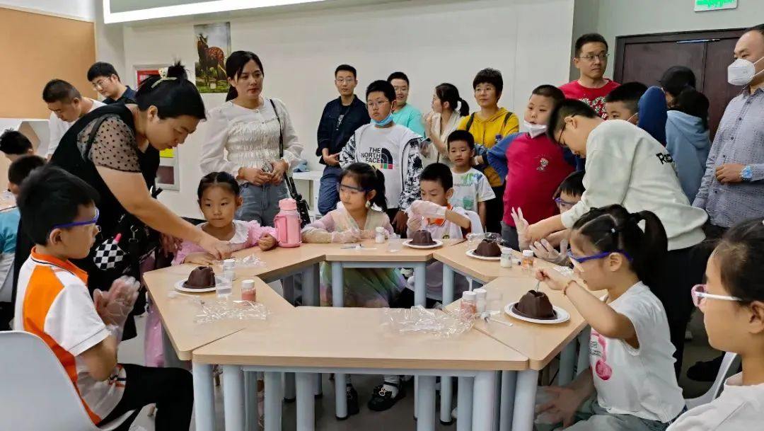 年轻人爱上“泡馆”，博物馆火爆背后的趋势洞察